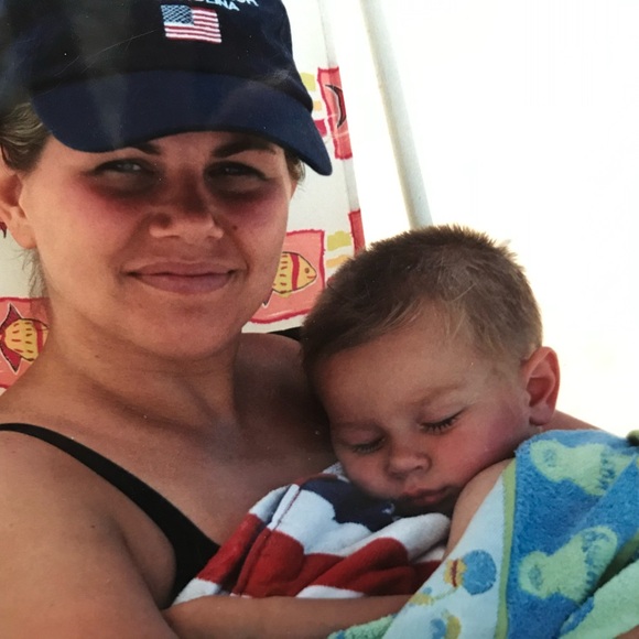 Meet your Posher, Tracy S! 🤗 - Picture 3 of 4